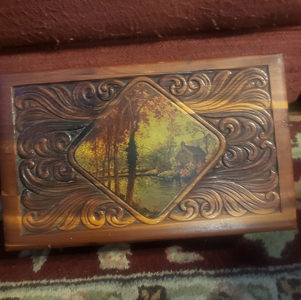 Jewelry box